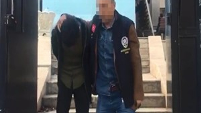 Silahlı soygun girişimini market çalışanları engelledi