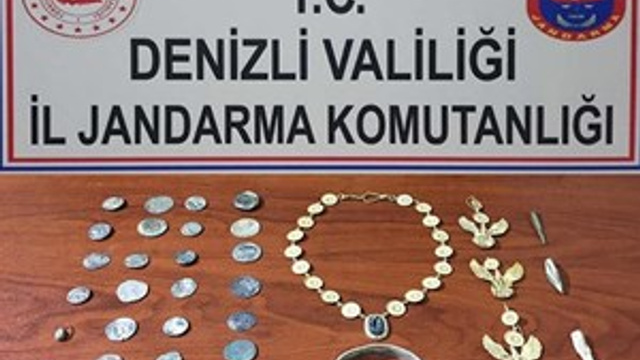 Roma dönemine ait bronz takı seti ele geçirildi