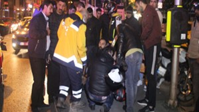 Harbiye'de motosiklet ile ticari otomobil çarpıştı