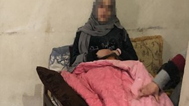 3 günlük bebeği kollarında can verdi!