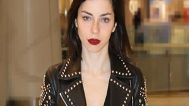 Merve Boluğur dizi setlerine dönüyor