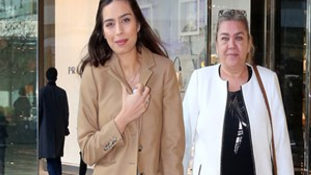 Amine Gülşe annesiyle koyu sohbete daldı