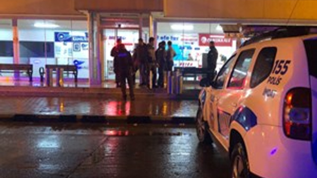 Kız arkadaşına mesaj atan kişiyi pompalı tüfekle yaraladı
