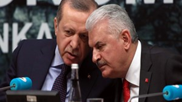AK Parti içinde neler oluyor?