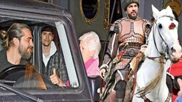 Engin Altan Düzyatan'a yoğun ilgi
