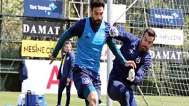 Ersun Yanal futbolculara patladı!