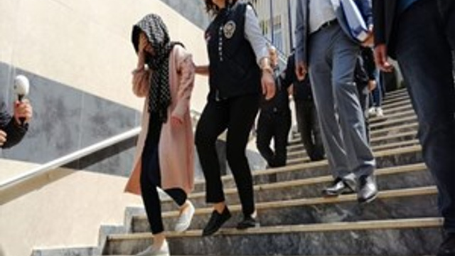 Kocasını sevgilisine öldürttü!..