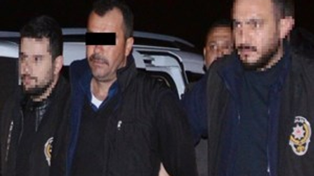 Kızının gözü önünde annesini öldürdü!