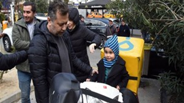 Gülşen: “Kurye oldu baksanıza”