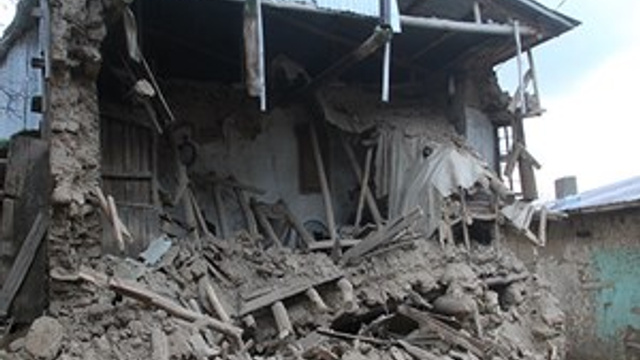 Elazığ'da depremin hasarı gün ağarınca ortaya çıktı