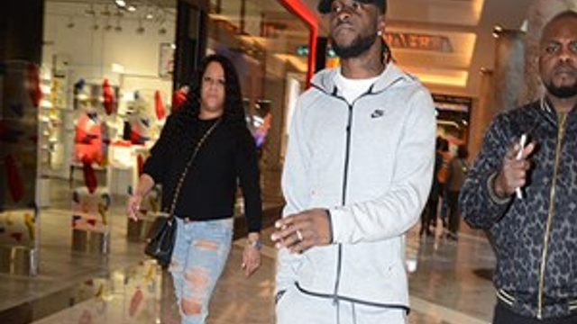 Victor Moses alışveriş turunda