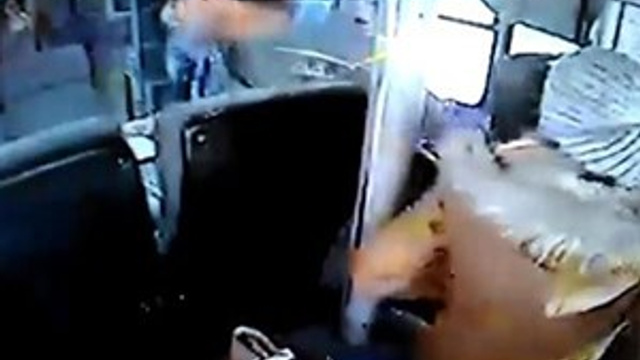 Kadın gazeteci otobüste tacize uğradı!