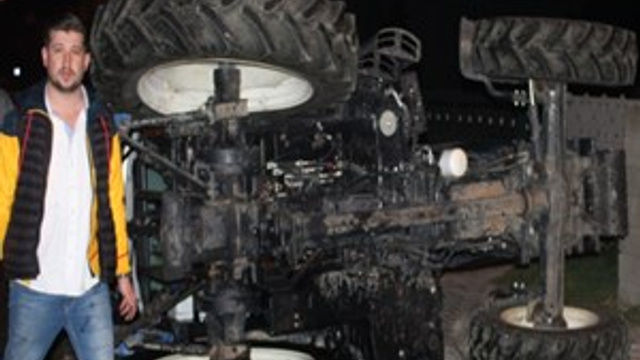 Tekirdağ'da kamyonet traktöre çarptı!
