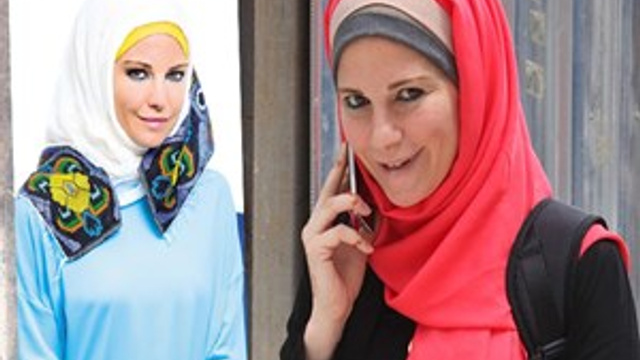 Burcu Çetinkaya türbanı çıkardı!