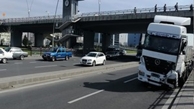 Direksiyonda kalp krizi geçirdi, köprü ayağına çarptı!