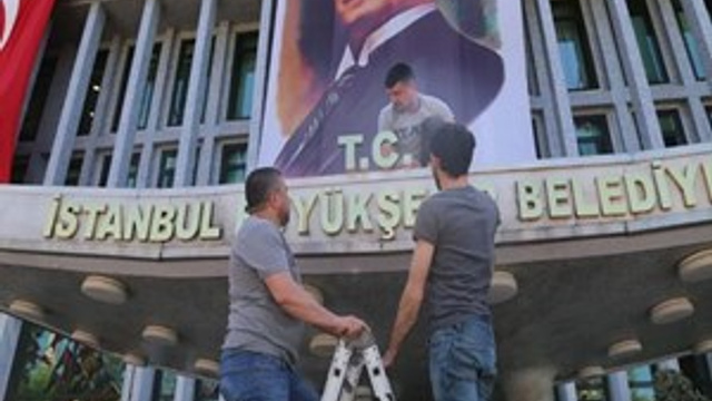 İBB’den Atatürk Portresi ve T.C. açıklaması