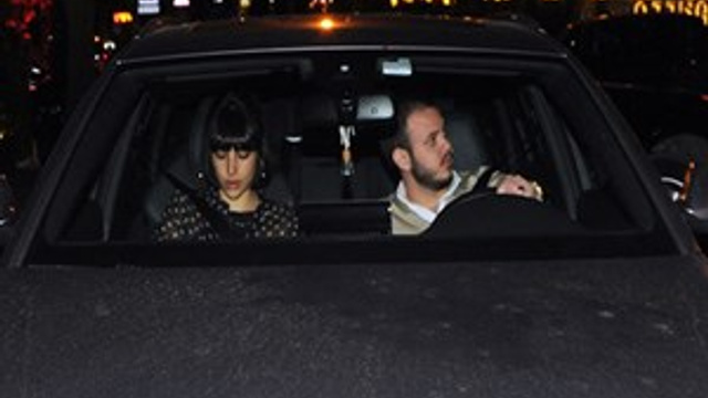 Zehra Çilingiroğlu ve sevgilisi flaşlar patlayınca kaçtı
