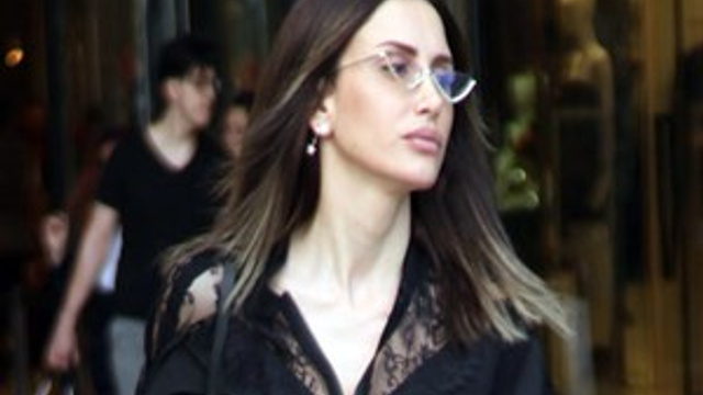 Emina Jahovic'in yüklü alışverişi