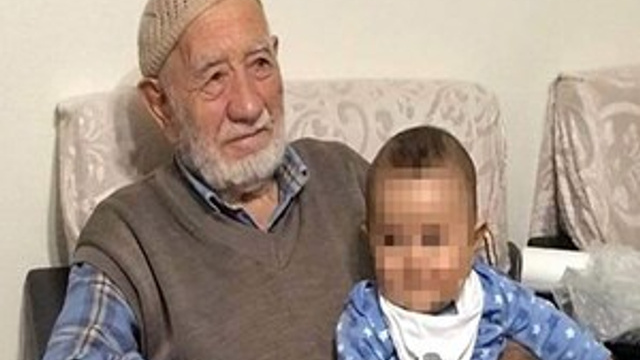 Camide namaz kılarken hayatını kaybetti