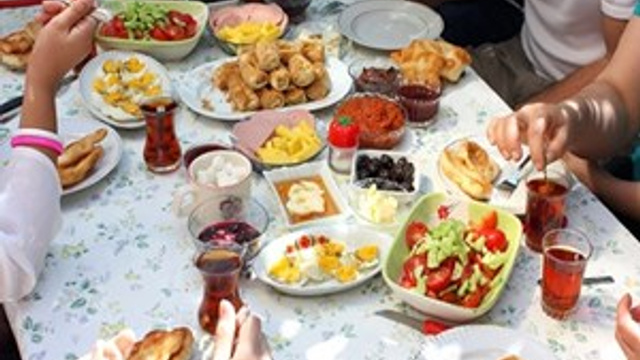İftara hafif başlayın, sahura mutlaka kalkın!