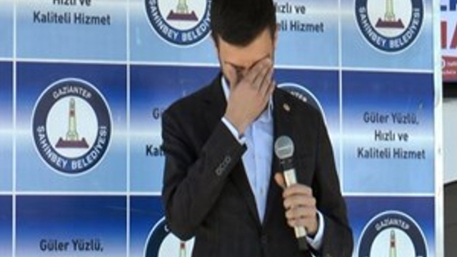 Milletvekilini hüngür hüngür ağlatan açılış