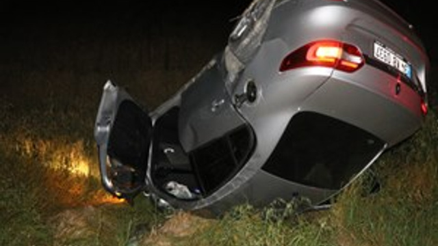 Defalarca takla atan otomobilden fırlayan kadın hayatını kaybetti