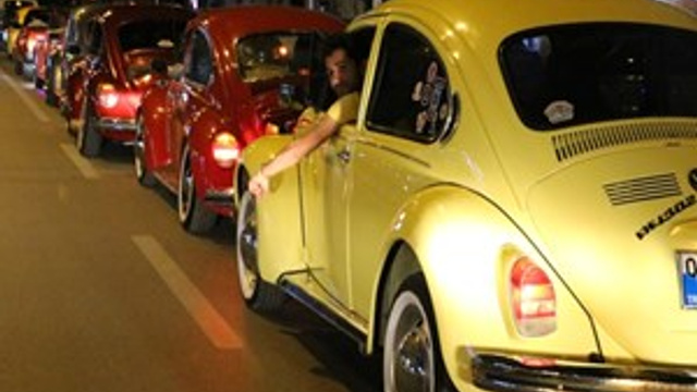 Klasik otomobillerden 19 Mayıs korteji