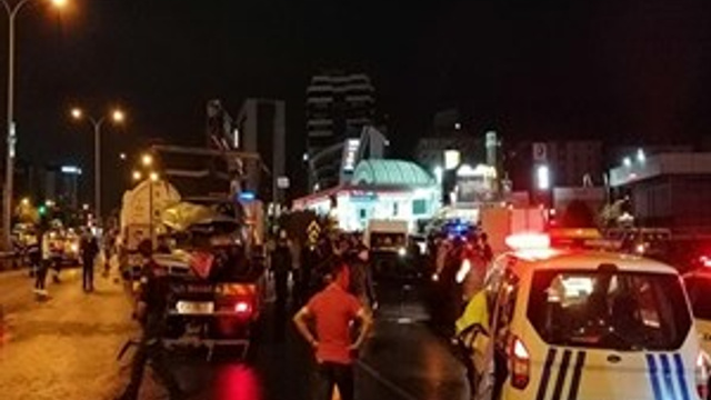 12 aracın karıştığı kazada E-5 kilitlendi
