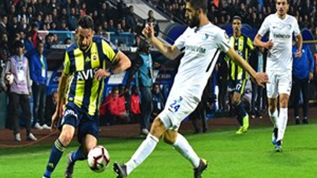 Fenerbahçe deplasmanda 3 puanı tek golle aldı