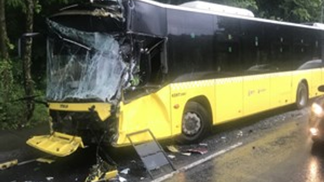 Sarıyer’de İETT Otobüsü, öndeki otobüse çarptı!