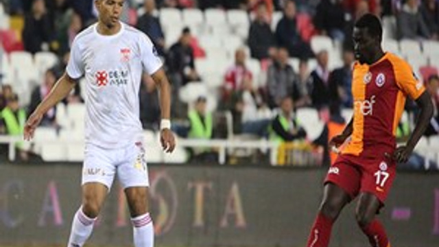 Şampiyon son maçta takıldı!