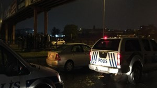 Bıçaklı saldırgan vurularak etkisiz hale getirildi