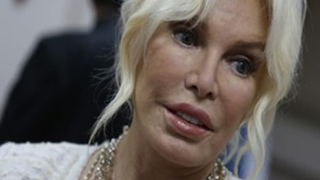 Ajda Pekkan 'altın su' uygulamasına başvurdu