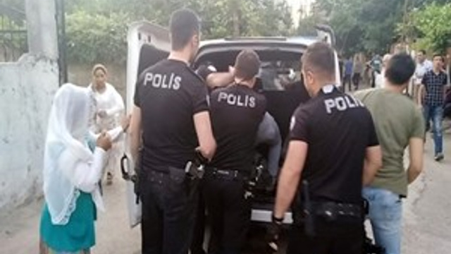 Adıyaman'da polislere makaslı saldırı