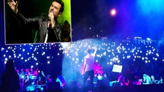 Gökhan Tepe binlerce öğrenciyle klip çekti