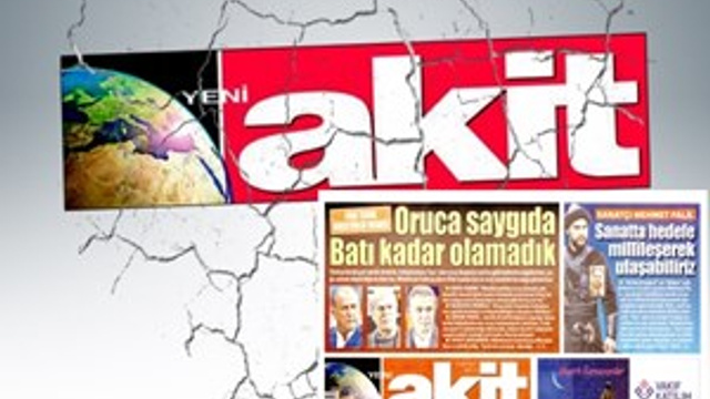 Yeni Akit bu kez teknik direktörleri hedef aldı!
