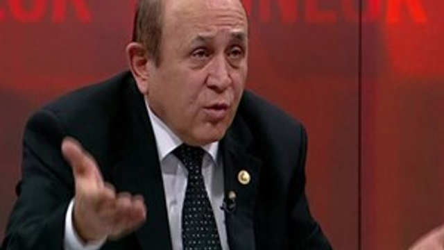 Burhan Kuzu’dan takipçisine şok hakaret!