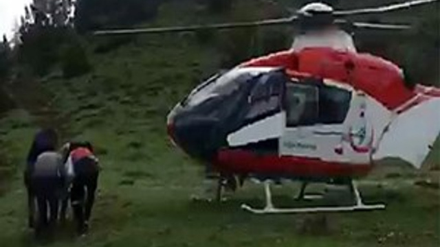 Mantardan zehirlendi ambulans helikopterle hastaneye kaldırıldı