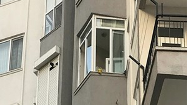 Antalya'da cam silerken 4. kattan düşen kadın öldü!