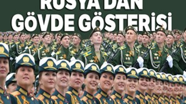 Rusya'dan Kızıl Meydan'da gövde gösterisi