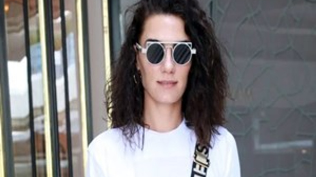 Hande Subaşı'nın sade güzelliği