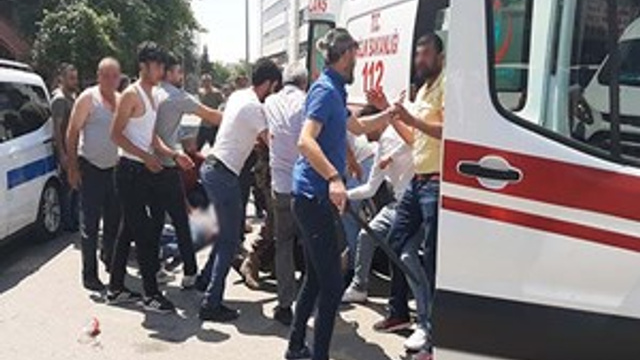 Adliye çıkışında ortalık savaş alanına döndü