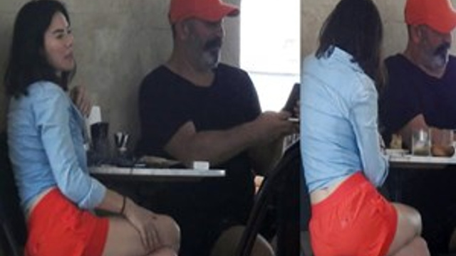 Cem Yılmaz ve Defne Samyeli tatilin keyfini sürüyor