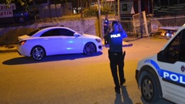Bacağından vurulan şahıs kendi otomobili ile hastaneye gitti