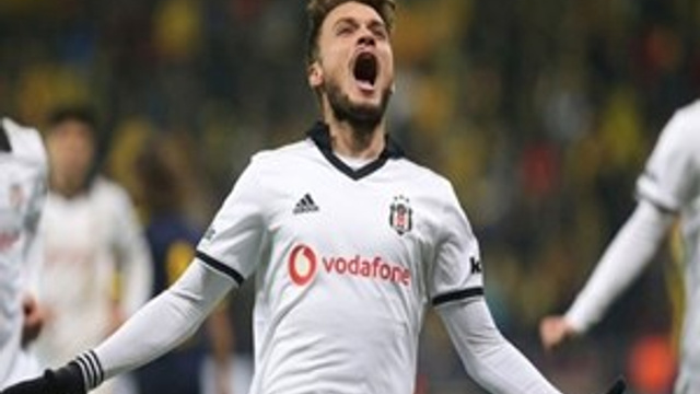 Dorukhan Toköz zirveye yürüyor