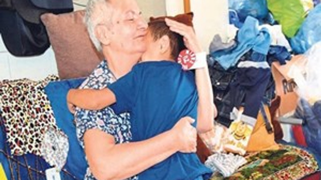 Fatma Anne'den 1000 çocuğa bayramlık