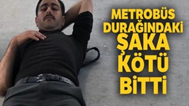 Metrobüs durağındaki şaka kazayla bitti!