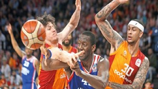 Anadolu Efes işi bitirdi!