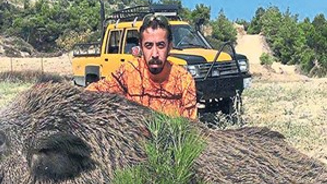 Domuz avcısı uçuruma düşerek can verdi