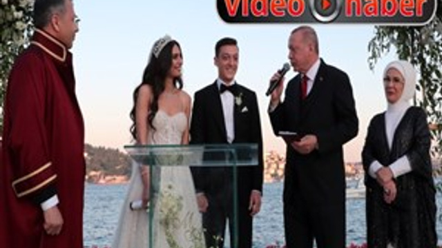 Amine Gülşe ve Mesut Özil evlendi